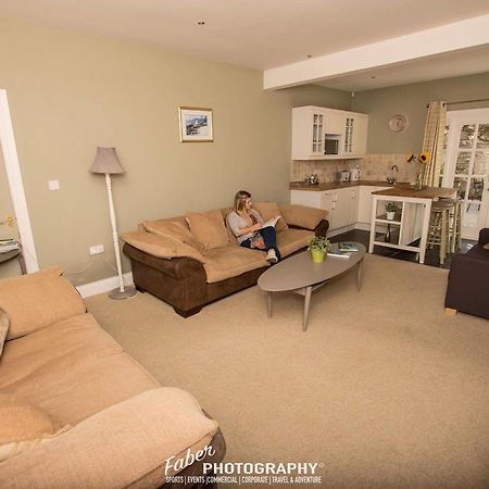 The Castle Apartment Strangford Exterior foto